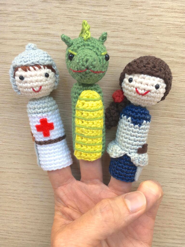 muñecos de dedo de sant jordi en amigurumi. Princesa, caballero, dragon
