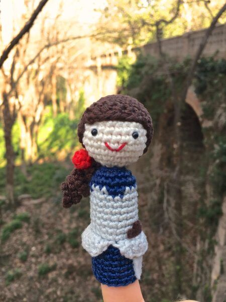 princesa muñeco de dedo amigurumi